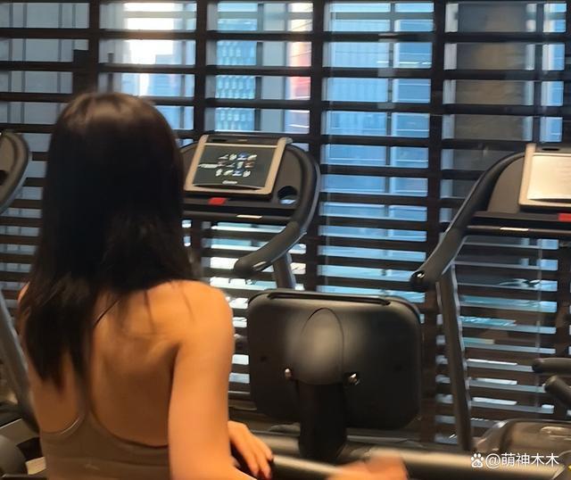 黄景瑜前妻再发长文,因签署协议被限制言论,跟前夫家庭还有联系