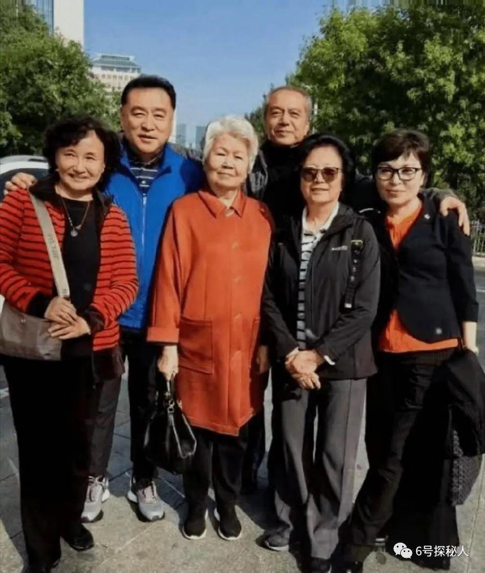 央视老牌主持人邢质斌，退休后因一件事，被质疑“晚节不保”