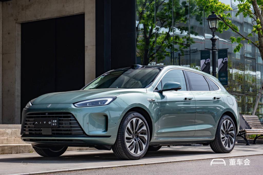 余承东何小鹏隔空互怼，为的不是 AEB