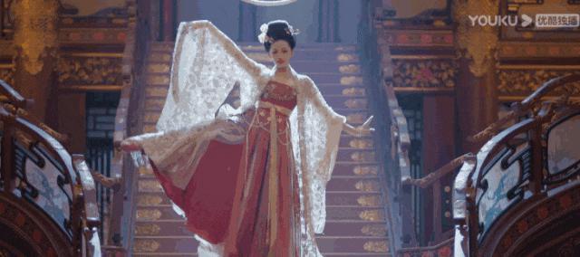 出场就把所有人看呆，这才是古装“头牌”该有的美貌