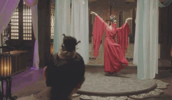 出场就把所有人看呆，这才是古装“头牌”该有的美貌