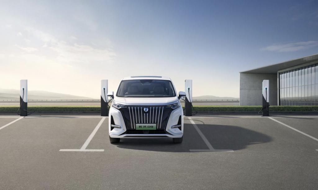 比亚迪阵营中的后进生，腾势“堆料”换不来销量