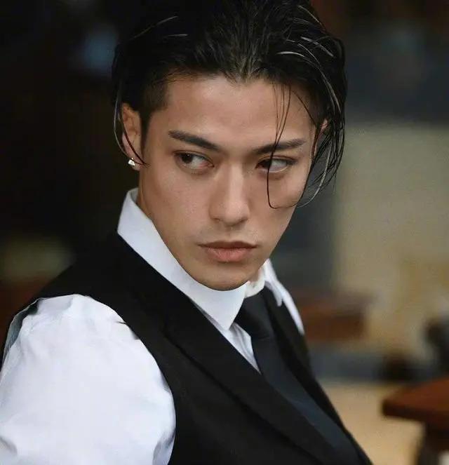 仲尼Johnny婚内出轨，子望发长文重锤，卡琳娜称一切她都知道