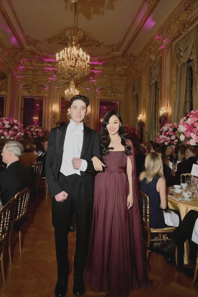 张艺谋为22岁长子铺路！安排其去巴黎名媛舞会刷脸