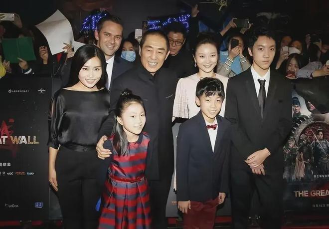 张艺谋为22岁长子铺路！安排其去巴黎名媛舞会刷脸