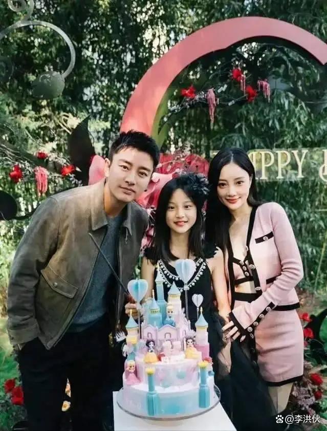 贾乃亮与短发女孩同回住所，疑似新恋情曝光，李小璐终究是路人