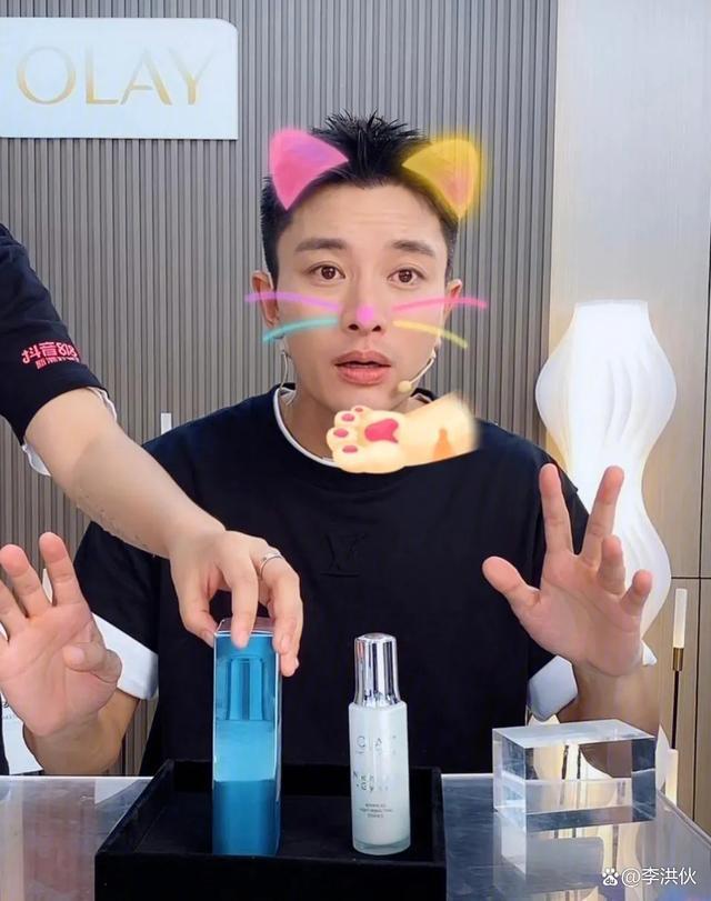 贾乃亮与短发女孩同回住所，疑似新恋情曝光，李小璐终究是路人