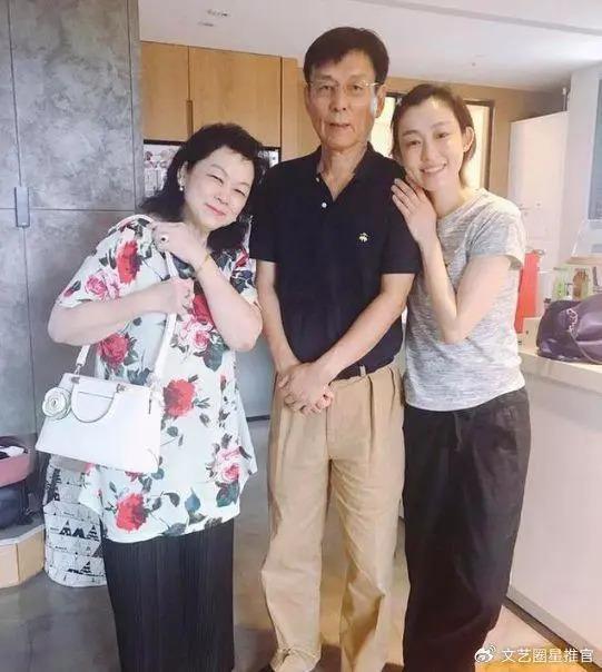 范玮琪晒75岁老母亲暴瘦病容，不忘炫爱马仕毯子