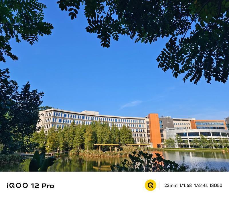 iQOO 12 Pro评测:自研电竞芯片 潜望长焦,打造史上最好的iQOO手机!