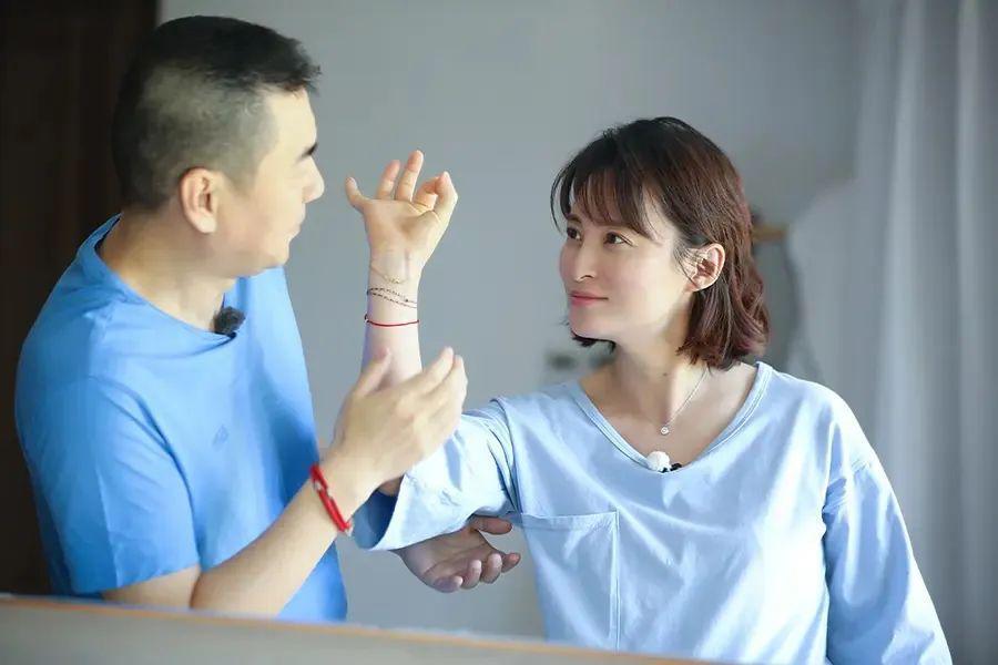 离婚、私生子、小花？陈建斌坐不住了，发图辟谣却露出一个疑点