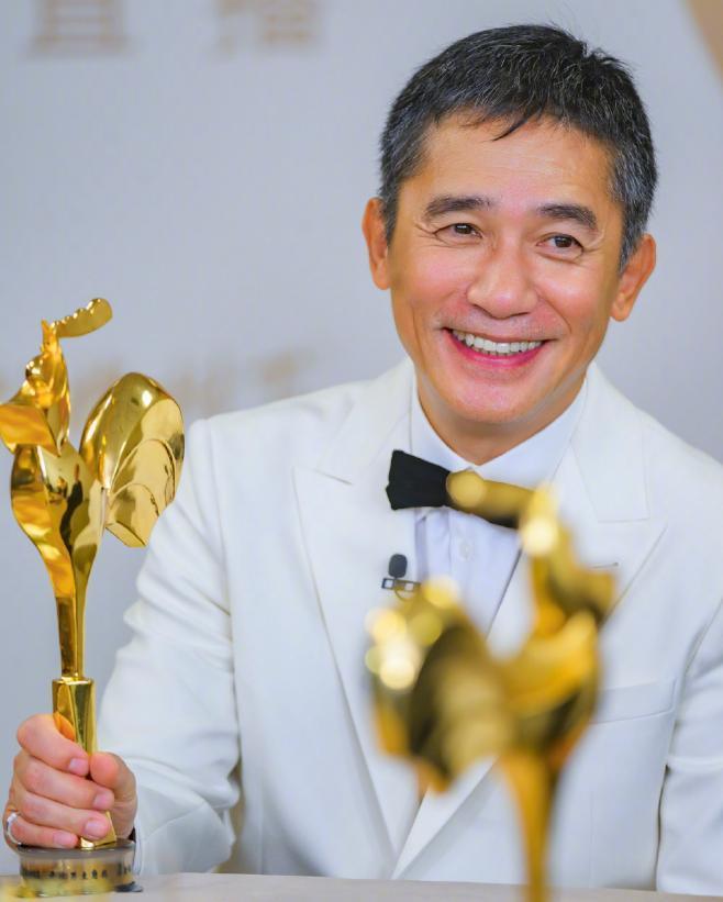 刘嘉玲陪母亲庆祝78岁生日，老公梁朝伟遗憾缺席