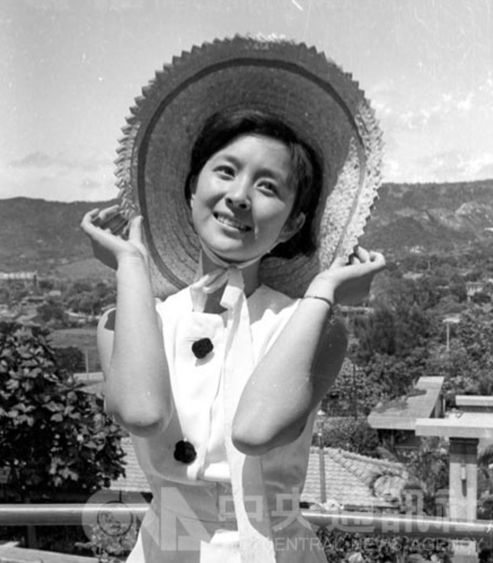 恩爱夫妻为钱反目，音乐教父与玉女掌门人五十年恩怨情史（上）