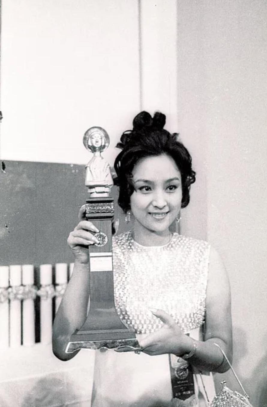 恩爱夫妻为钱反目，音乐教父与玉女掌门人五十年恩怨情史（上）