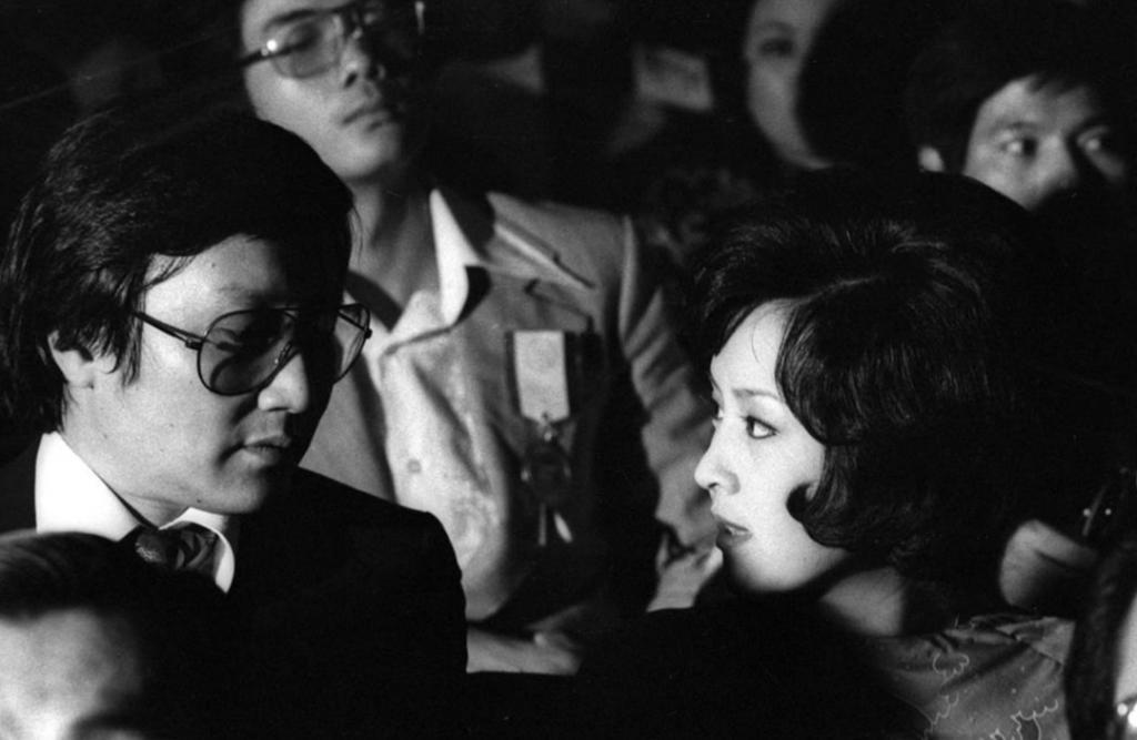 恩爱夫妻为钱反目，音乐教父与玉女掌门人五十年恩怨情史（上）