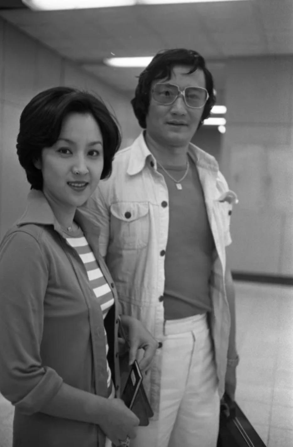 恩爱夫妻为钱反目，音乐教父与玉女掌门人五十年恩怨情史（上）