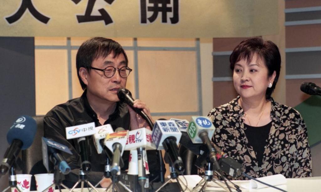 恩爱夫妻为钱反目，音乐教父与玉女掌门人五十年恩怨情史（上）