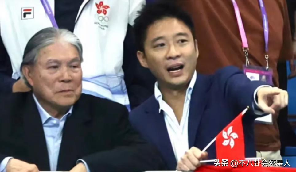 霍启刚带两位弟弟现身，二弟帅气三弟低调，霍三代开始露锋芒