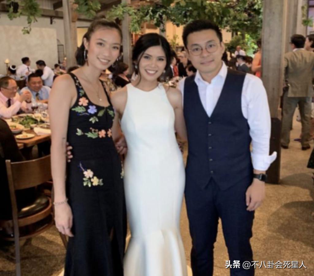 霍启刚带两位弟弟现身，二弟帅气三弟低调，霍三代开始露锋芒