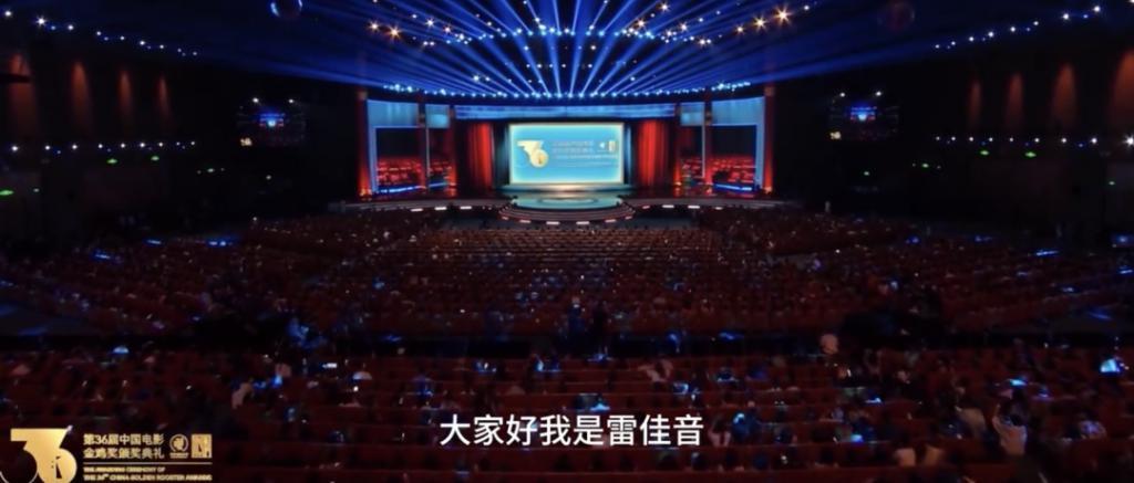 金鸡奖张小斐很稳，周深坐“太空电梯”，71岁刘晓庆像35岁