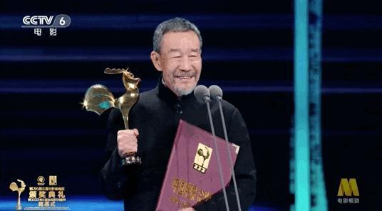 金鸡奖张小斐很稳，周深坐“太空电梯”，71岁刘晓庆像35岁