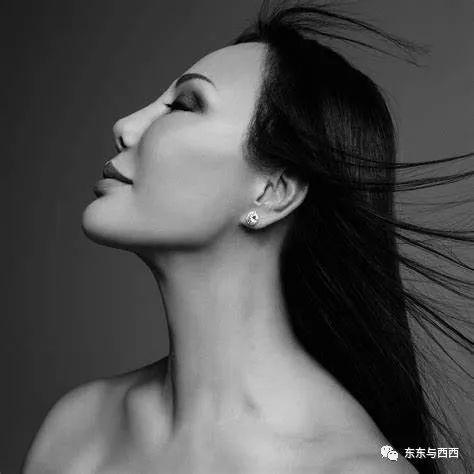 亚裔面孔的美国社交女王一场盛会遍请全球巨星，比邓文迪还厉害