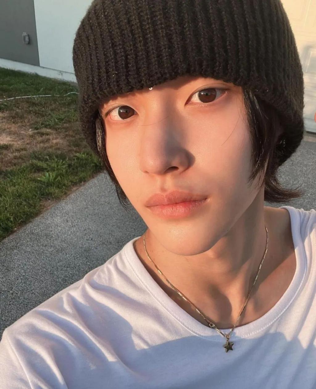 SM超高颜值男爱豆旧照曝光被网友热议是否整容？