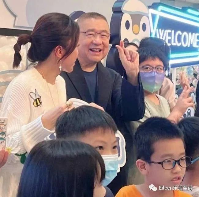 甘比800亿落空？第二女富豪前妻的子女到底过的怎么样？