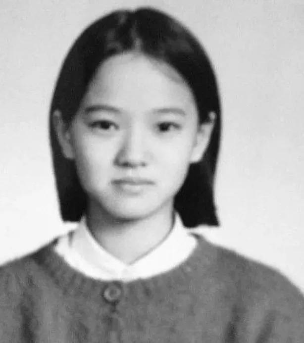 直播间里，伊能静贩卖自己