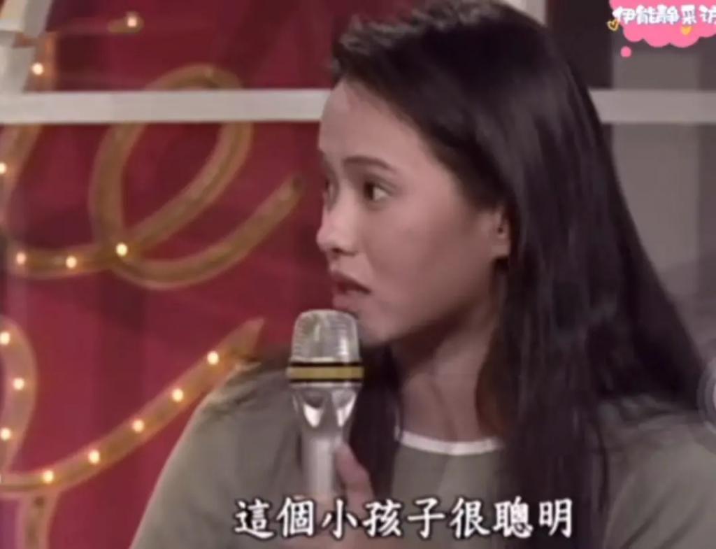 直播间里，伊能静贩卖自己