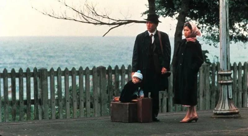 直播间里，伊能静贩卖自己