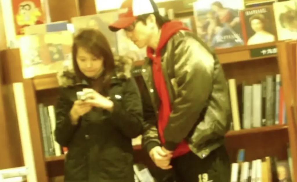 直播间里，伊能静贩卖自己