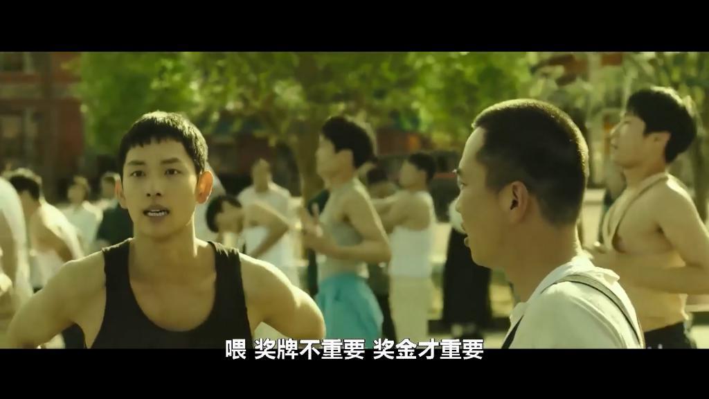 塌房三年，这顶流居然翻身了