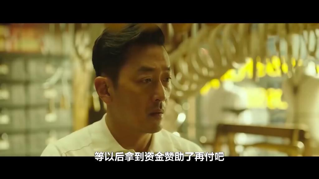 塌房三年，这顶流居然翻身了