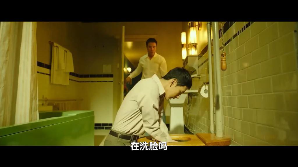 塌房三年，这顶流居然翻身了