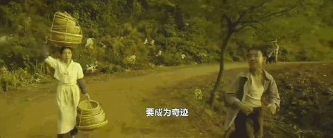 塌房三年，这顶流居然翻身了