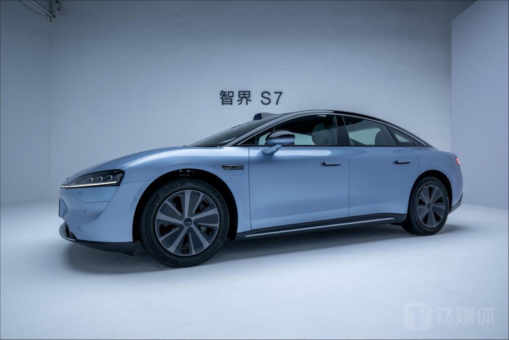 智界S7首发体验:1个座舱,如何分割满足3种需求?