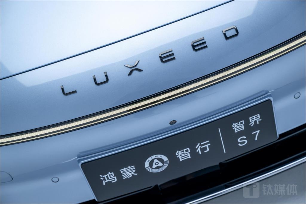 智界S7首发体验:1个座舱,如何分割满足3种需求?