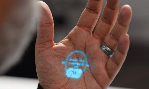 ChatGPT版微型手机来了！AI Pin通话、录音、拍照、答疑一把抓