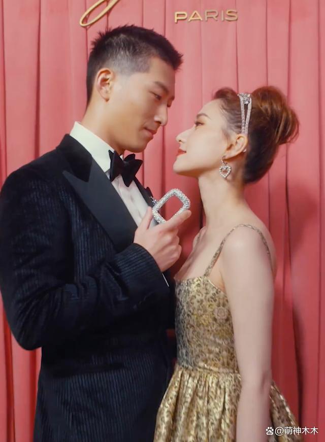 窦骁何超莲被传婚变后合体，男方私下无互动，和女方保持距离