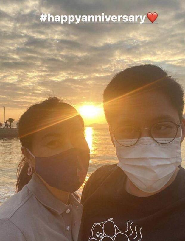 霍启刚包场请郭晶晶看电影 晒牵手照庆祝结婚11年