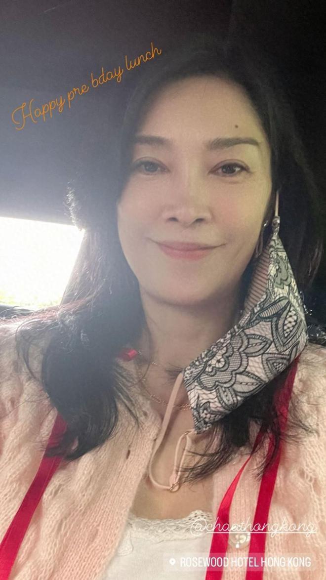 李克勤老婆晒美照庆50岁！皮肤白里透红，婚后掌财政大权