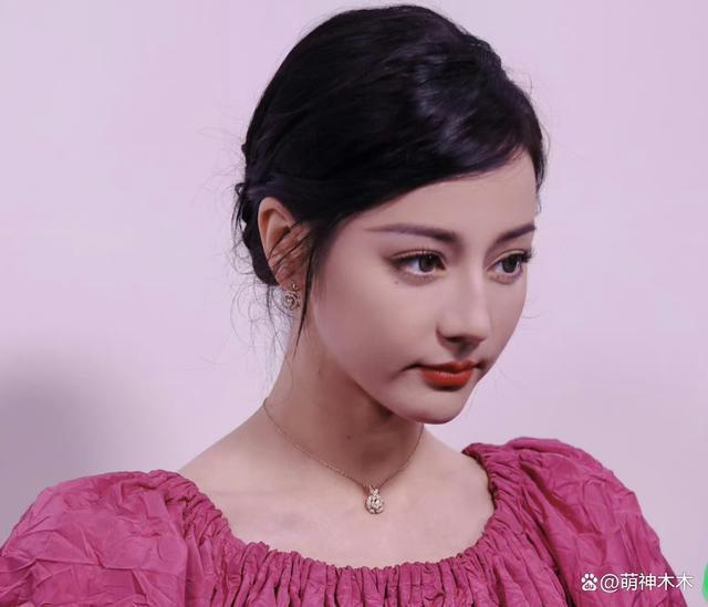 热巴新造型又被吐槽，无滤镜暴露真实状态，粉丝围攻造型团队