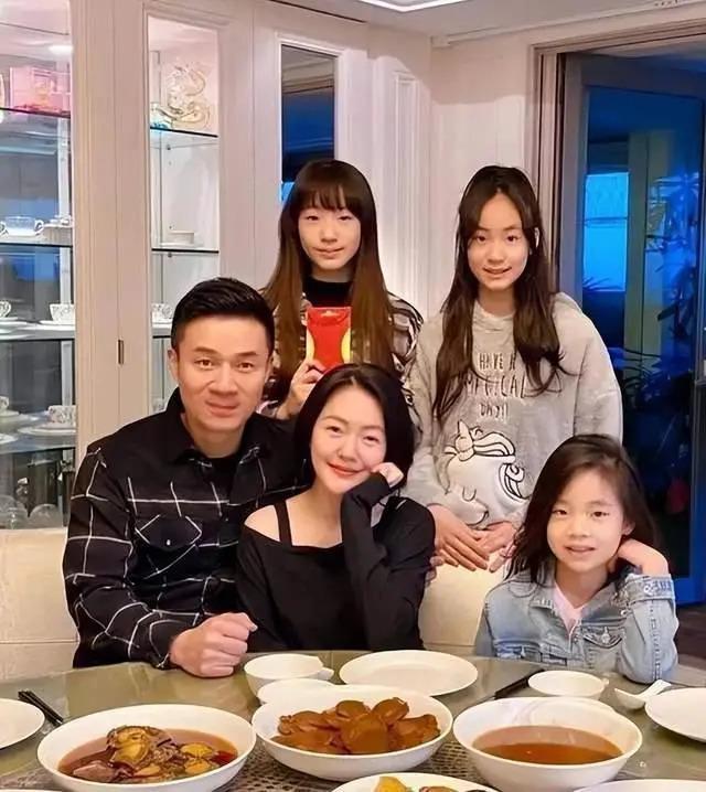 小S复出演亲热戏？求老公许亚钧同意遭大S调侃，被许老三怀疑