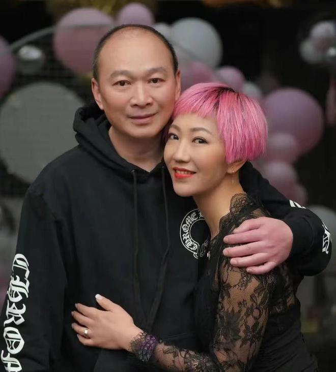 刘嘉玲晒母亲庆生照，身家10亿未生子，弟弟或成最大赢家