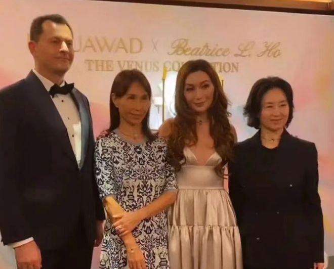 奚梦瑶何超欣出席活动与何锶珩同框合照，何超琼何超凤低调亮相