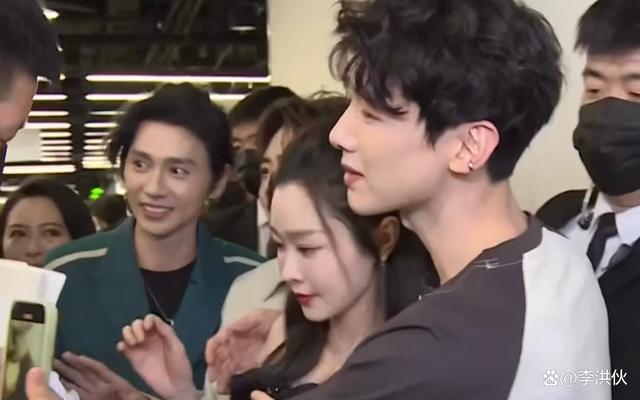 谢娜何炅合体，白敬亭宋轶营业，各大卫视双11晚会流量大战