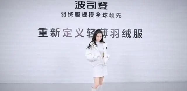 哦豁！她这下真的鸡飞蛋打了……