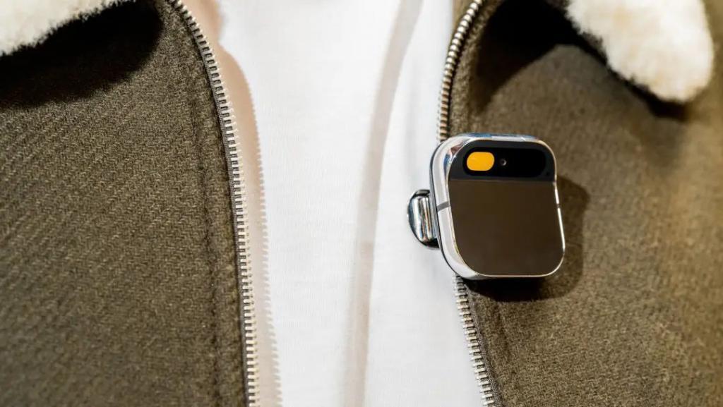 ChatGPT之父投资，前苹果员工打造，这款产品想成为AI时代的iPhone