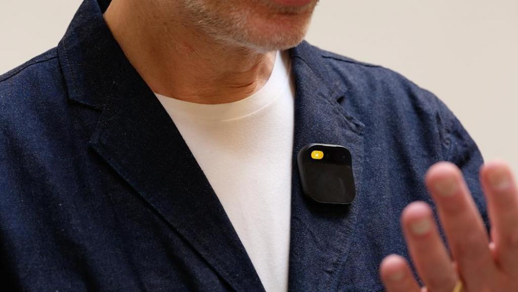 ChatGPT之父投资，前苹果员工打造，这款产品想成为AI时代的iPhone