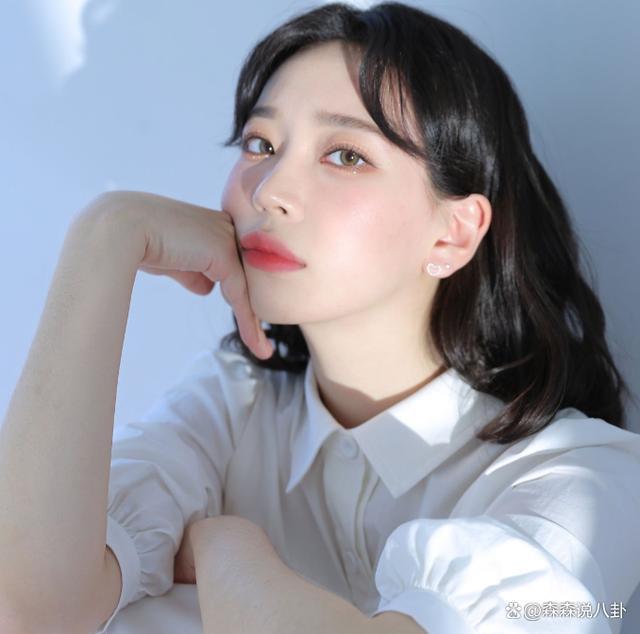 24岁韩国歌手金娜熙突然去世，死因不明，去世当天曾晒自拍